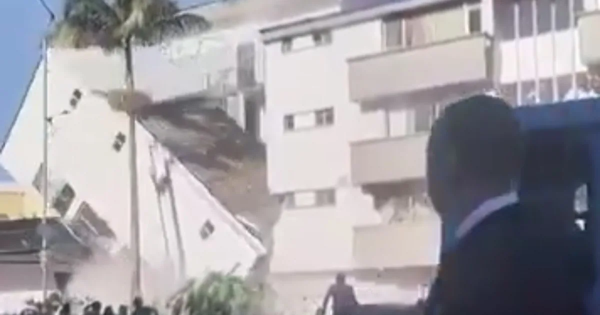 Edificio colapsando durante el terremoto de magnitud 7.4 en Colombia, el 10 de agosto de 2026